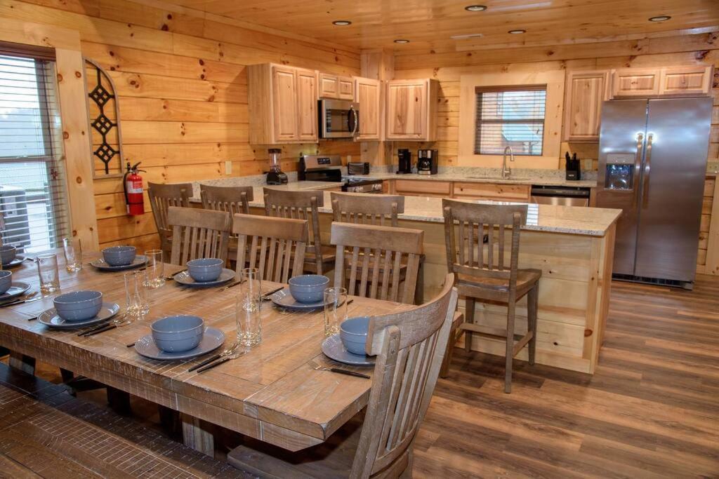 Spacious 2800 Sq Ft-Cozy Wood Cabin-New Build Пиджен-Фордж Экстерьер фото
