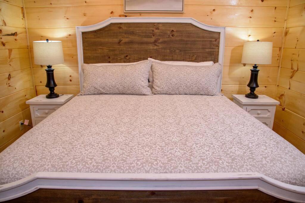 Spacious 2800 Sq Ft-Cozy Wood Cabin-New Build Пиджен-Фордж Экстерьер фото