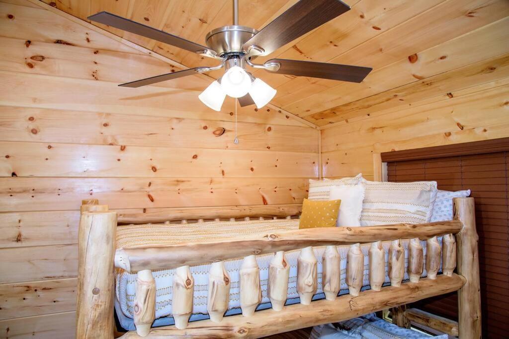 Spacious 2800 Sq Ft-Cozy Wood Cabin-New Build Пиджен-Фордж Экстерьер фото