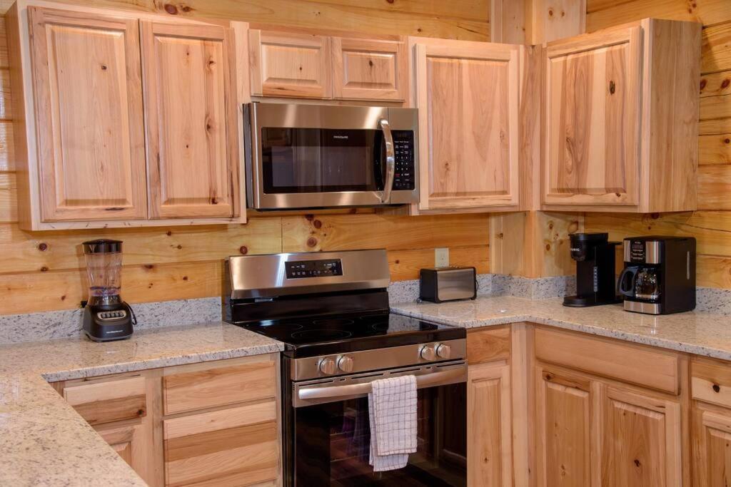 Spacious 2800 Sq Ft-Cozy Wood Cabin-New Build Пиджен-Фордж Экстерьер фото