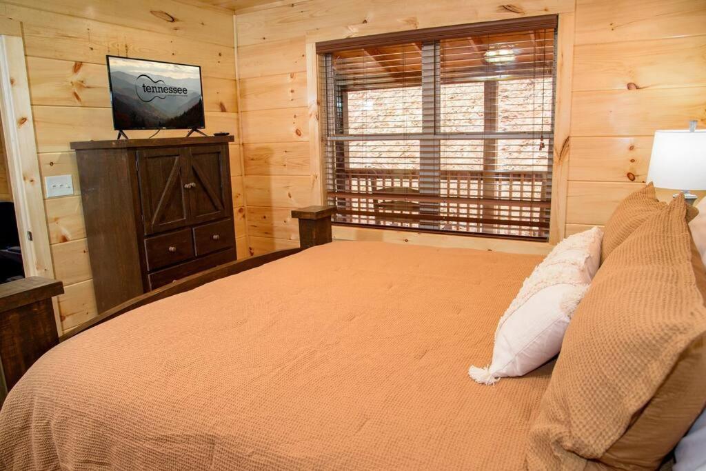 Spacious 2800 Sq Ft-Cozy Wood Cabin-New Build Пиджен-Фордж Экстерьер фото
