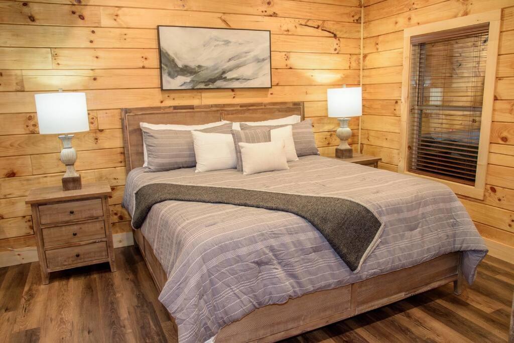 Spacious 2800 Sq Ft-Cozy Wood Cabin-New Build Пиджен-Фордж Экстерьер фото