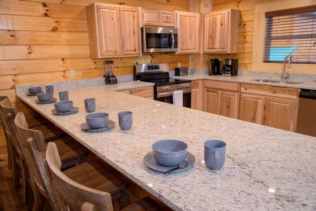 Spacious 2800 Sq Ft-Cozy Wood Cabin-New Build Пиджен-Фордж Экстерьер фото