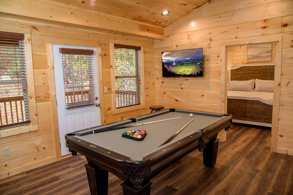 Spacious 2800 Sq Ft-Cozy Wood Cabin-New Build Пиджен-Фордж Экстерьер фото