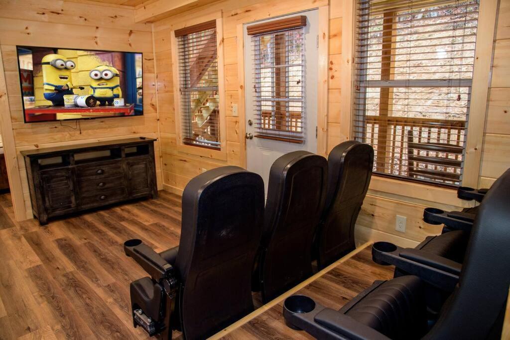 Spacious 2800 Sq Ft-Cozy Wood Cabin-New Build Пиджен-Фордж Экстерьер фото