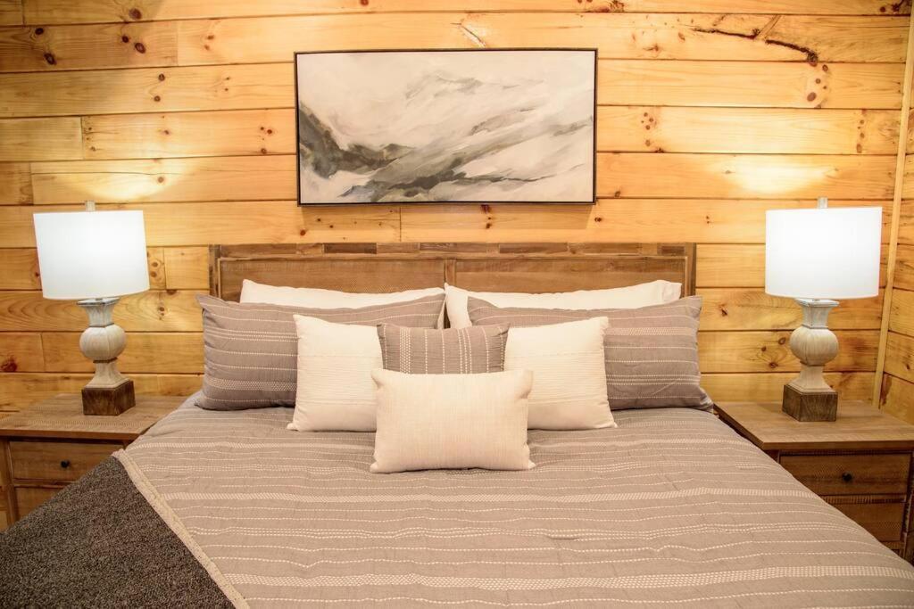 Spacious 2800 Sq Ft-Cozy Wood Cabin-New Build Пиджен-Фордж Экстерьер фото